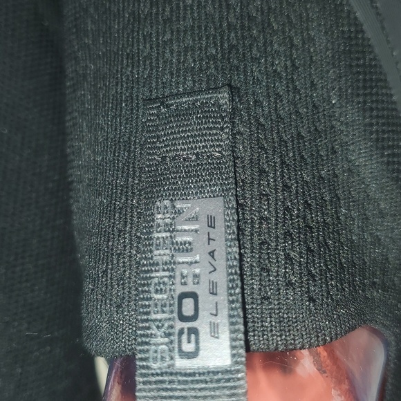 Skechers Ultra GoRun Elevate Air Cooled Black and White Slip-On Sz 9.5 Shoes NWT - Picture 7 of 9